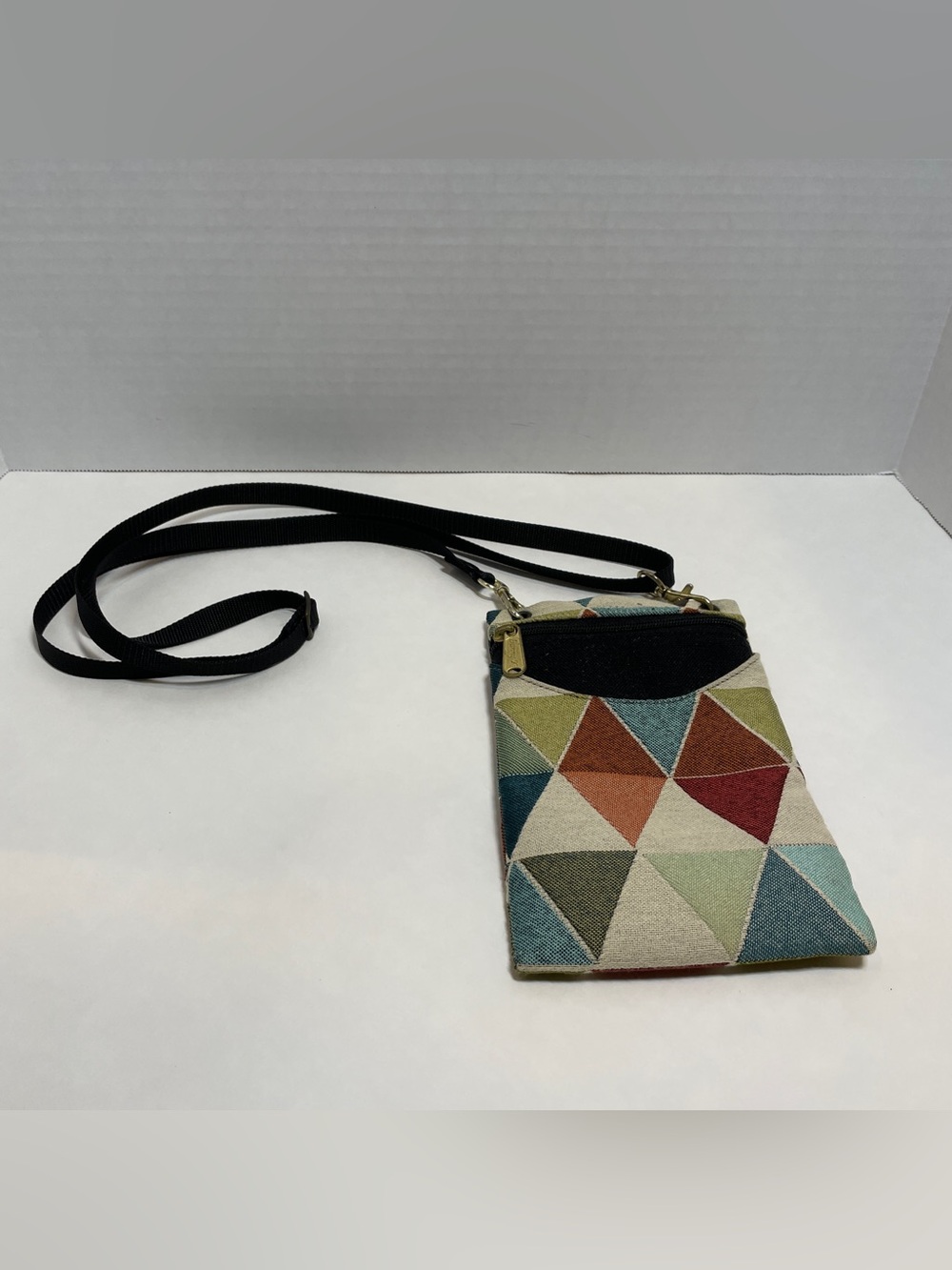 DANNY K MULTICOLOR TAPESTRY CROSSBODY BAG~CELLPHONE STRAP~ADJUSTABLE STRAP